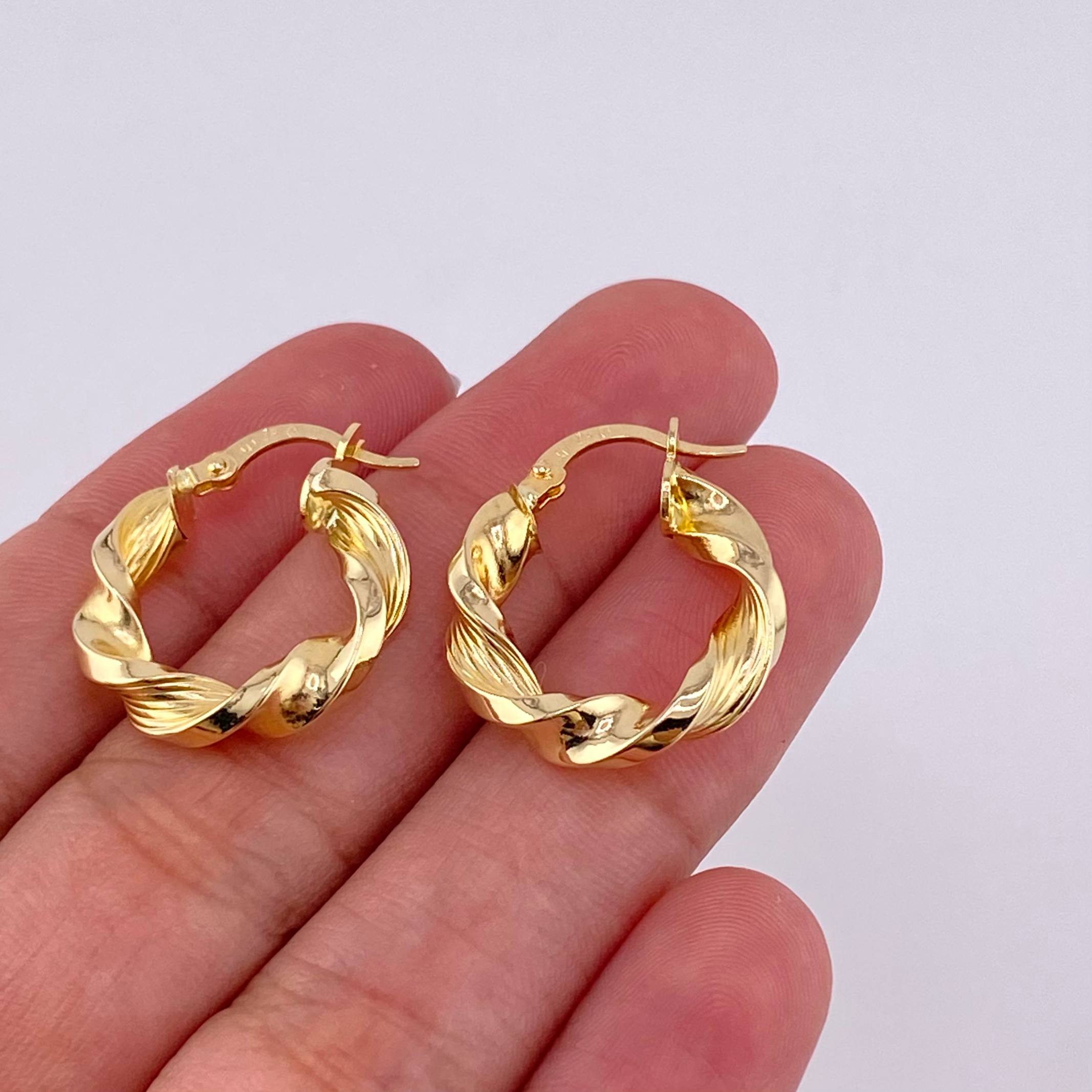 Candongas Milu Rayada 2.95 g / 3/4 in Oro Amarillo 18K