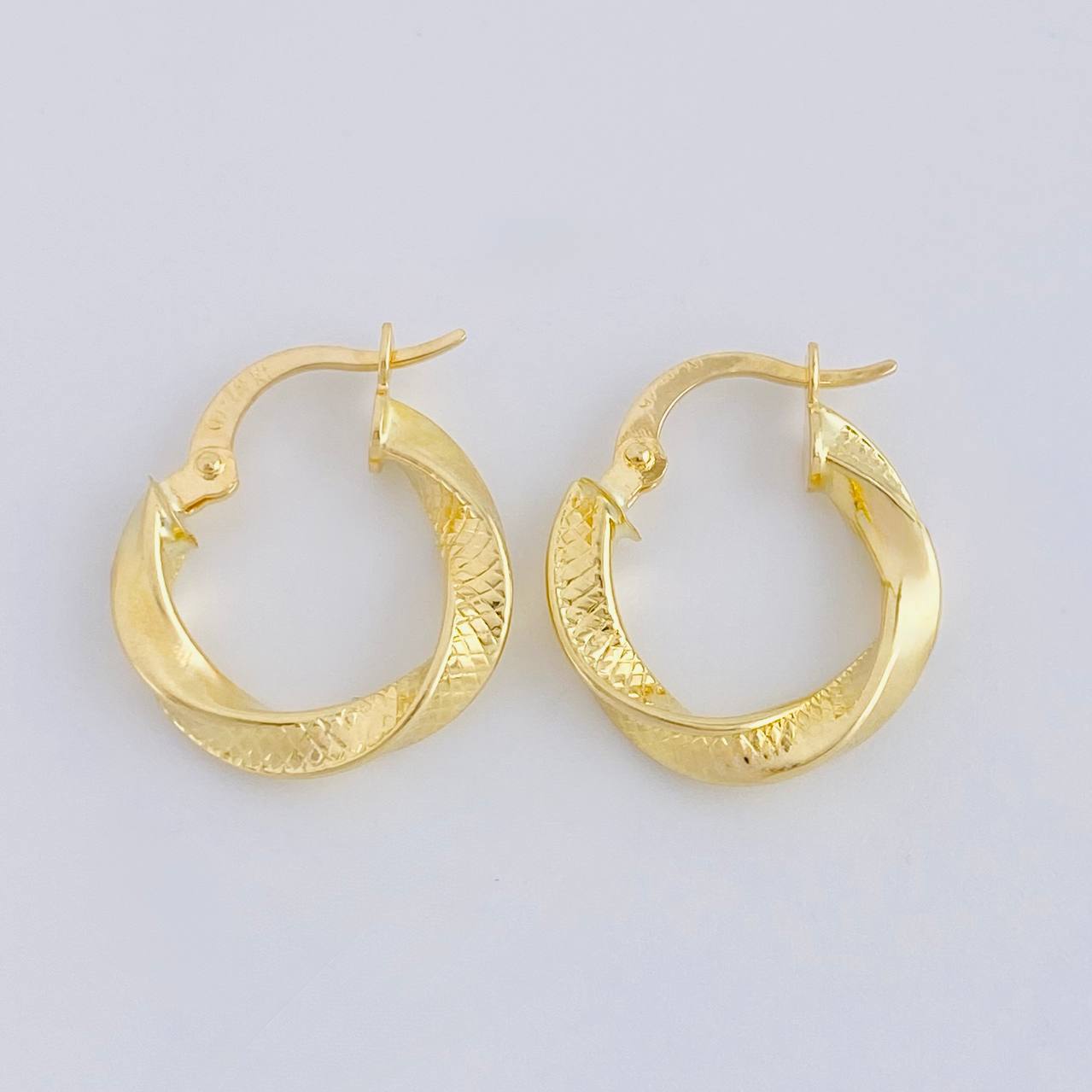 Candongas Reyi 1.55 g / 3/4 in Oro Amarillo 18K