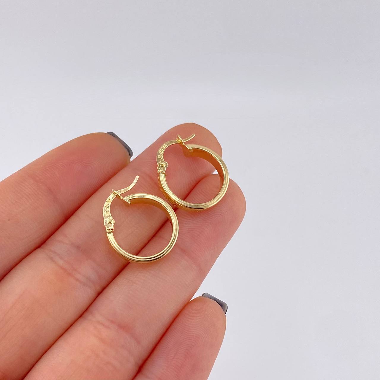 Hoop Earrings Maura Textured 1.5 g / 3/4 in 18K Yellow Gold