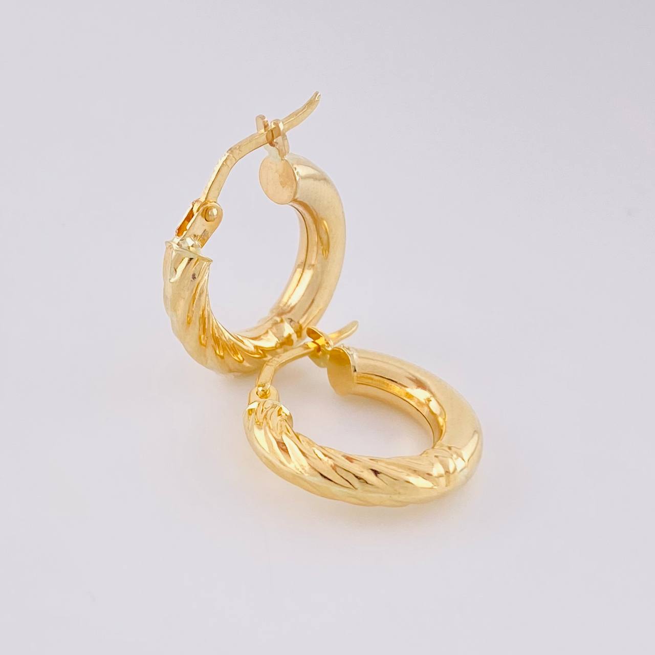Candongas Adel Mitad Entorchadas 1.65 g / 3/4 in Oro Amarillo 18K