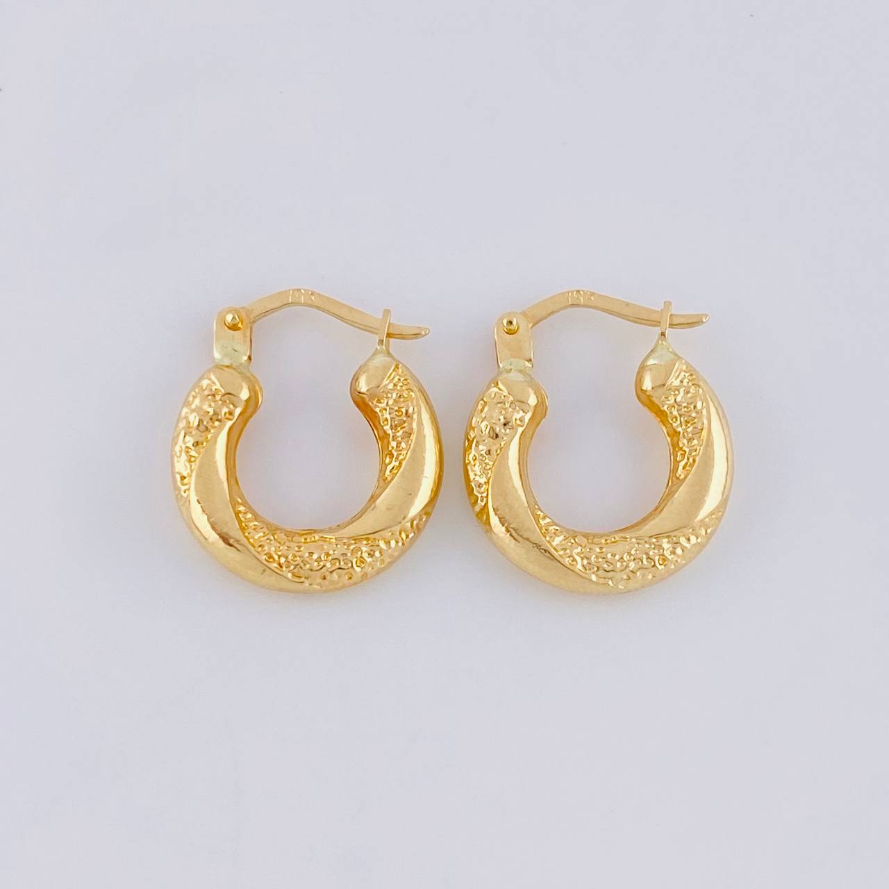 Candongas Aura Twist 1.6 g / 3/4 in Oro Amarillo 18K