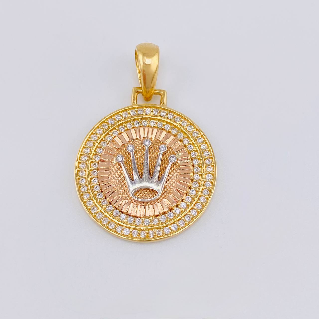 Pendant Circular Crown 4.4 g / 1 1/4 in Three-Tone 18K
