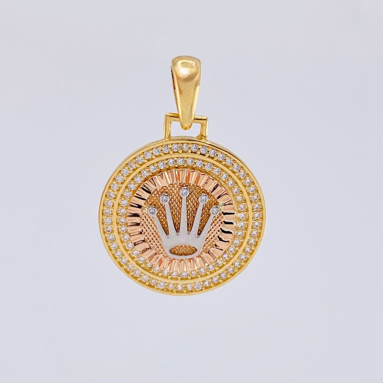 Pendant Circular Crown 4.4 g / 1 1/4 in Three-Tone 18K