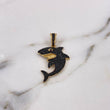 Dije Tiburon 5.15gr / 3.8cm / Circones Negros Oro Amarillo 18K #