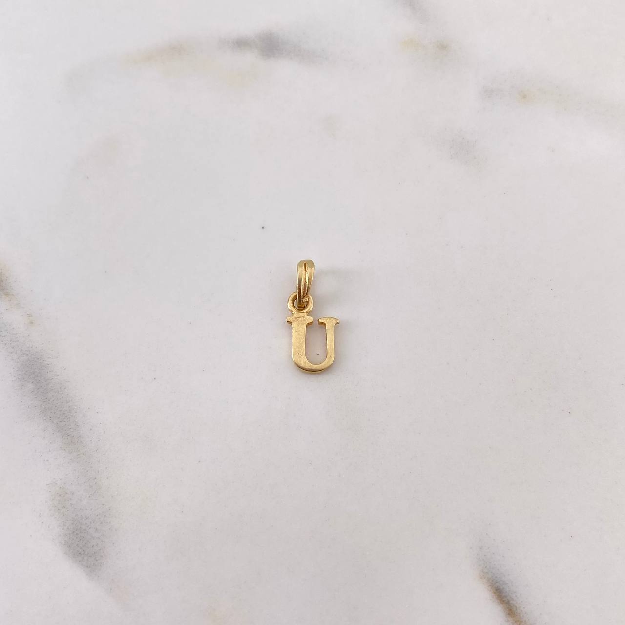 Pendant Letter U 0.5gr / 1.4cm / Smooth 18K Yellow Gold #