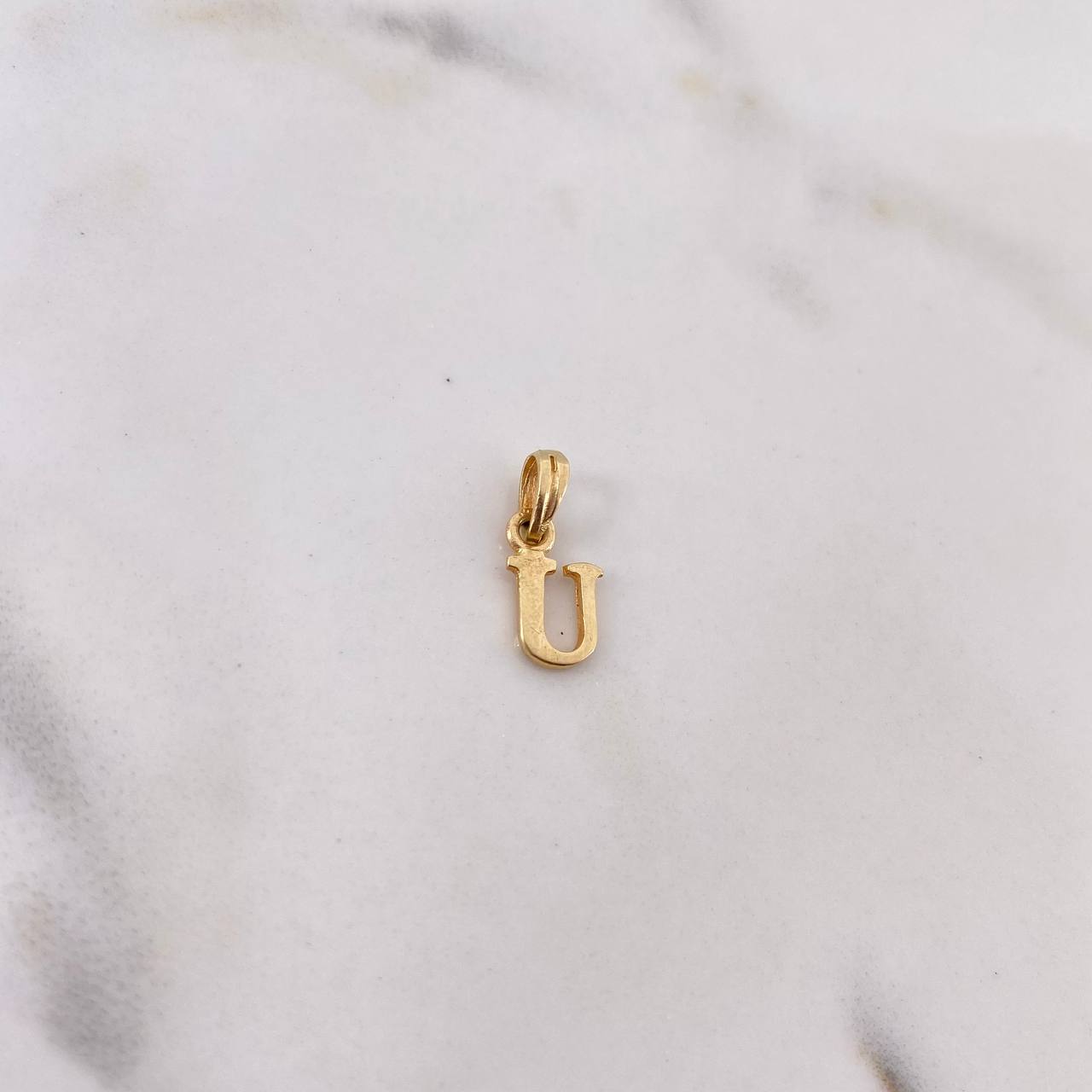 Pendant Letter U 0.5gr / 1.4cm / Smooth 18K Yellow Gold #