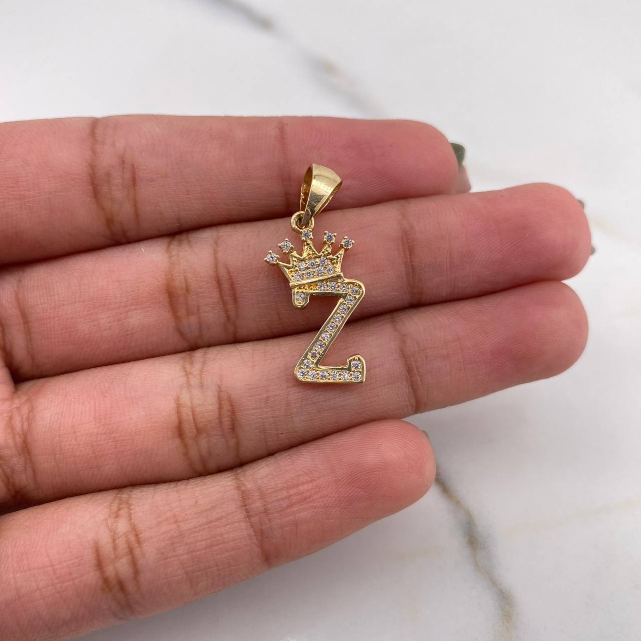 Dije Letra Z Corona 1.65gr / 2.5cm / Circones Blancos Oro Amarillo 18K #