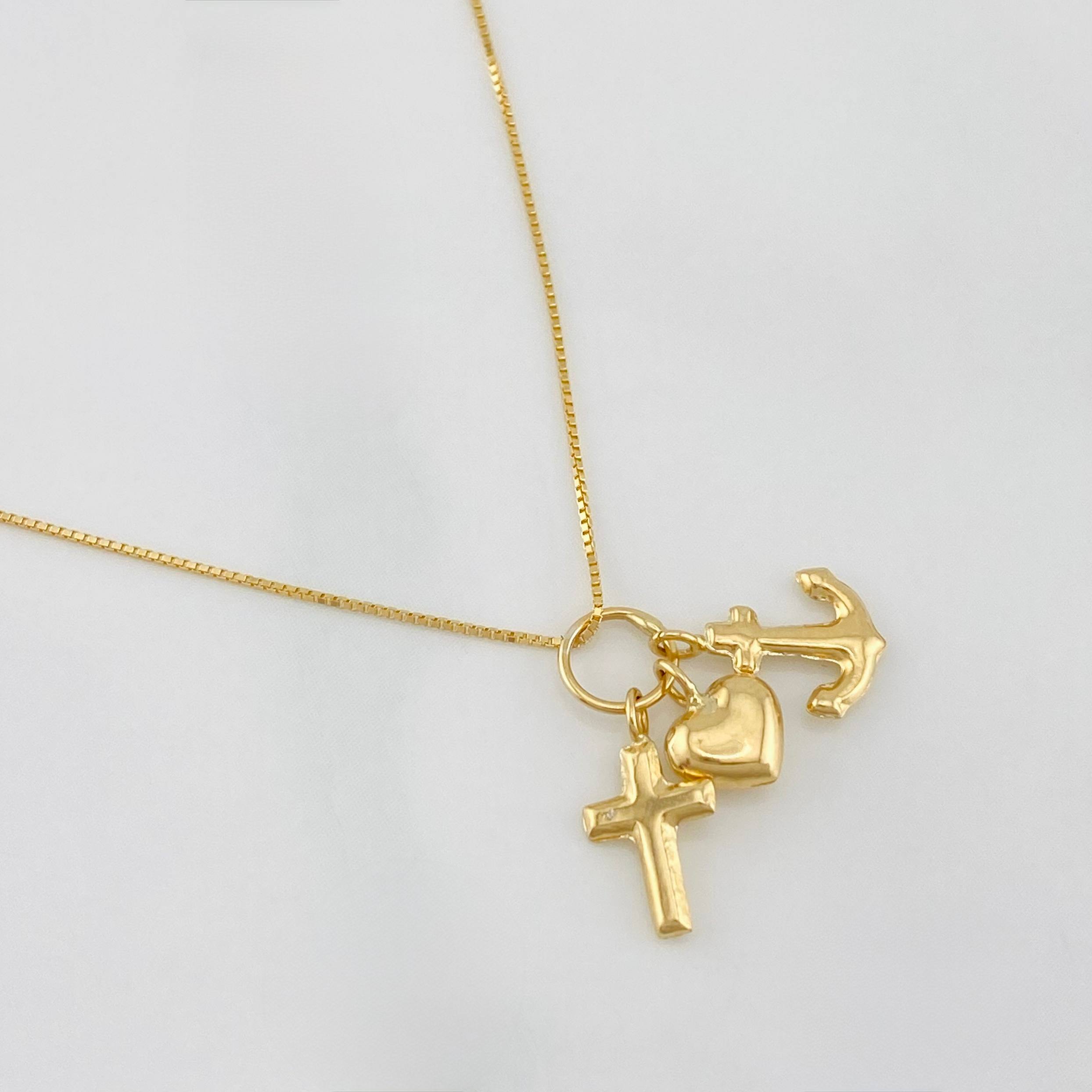 Venetian Chain + Tres Gracias Pendant / 1.6 g / 17 3/4 in 18K Yellow Gold