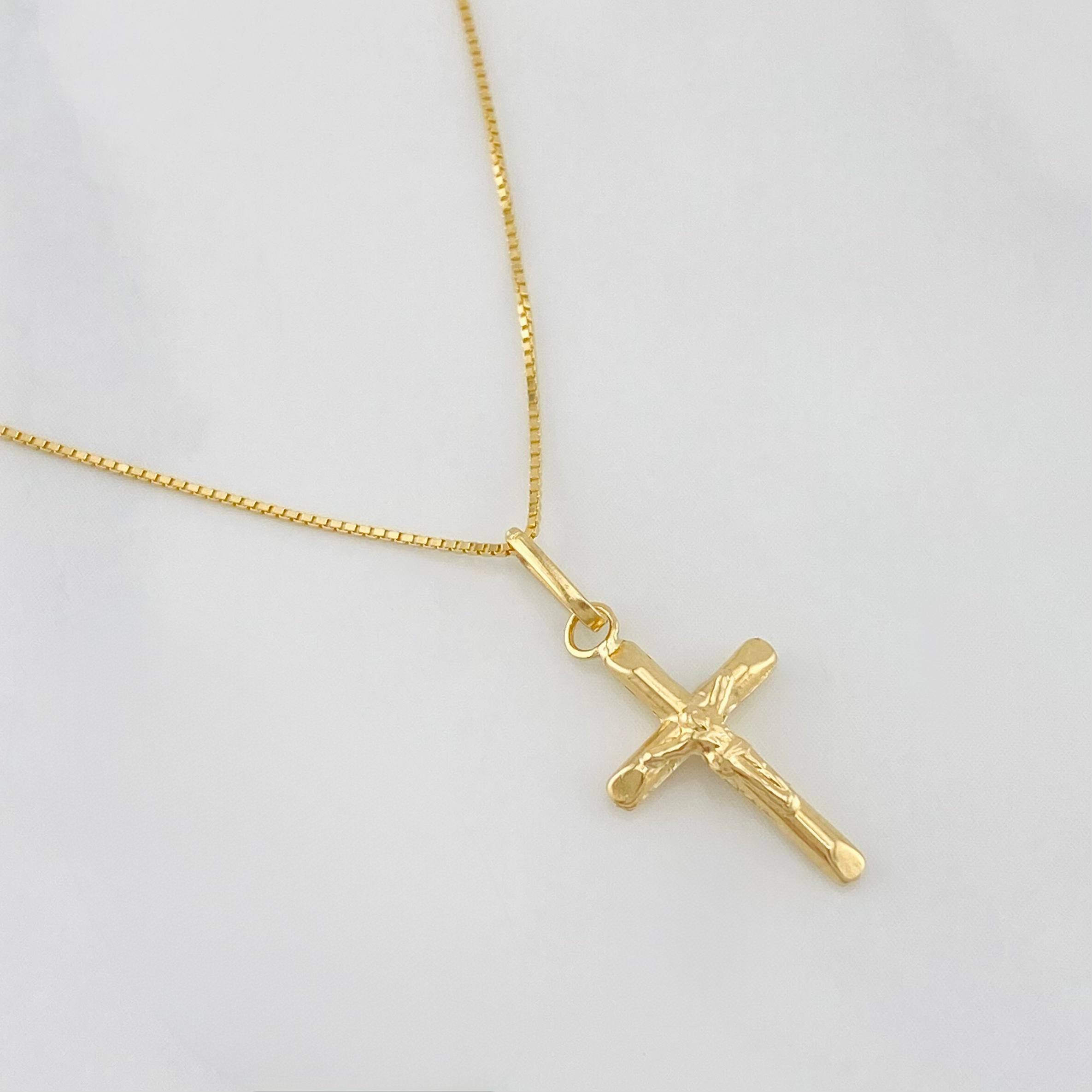 Set Cadena Veneciana + Dije Cruz Cristo / 1.55g / 18 in Oro Amarillo 18K
