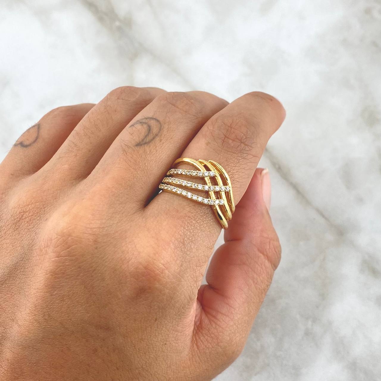 Intersected Lines Ring 5gr / T7 1/2 / White Zircons 18K Yellow Gold