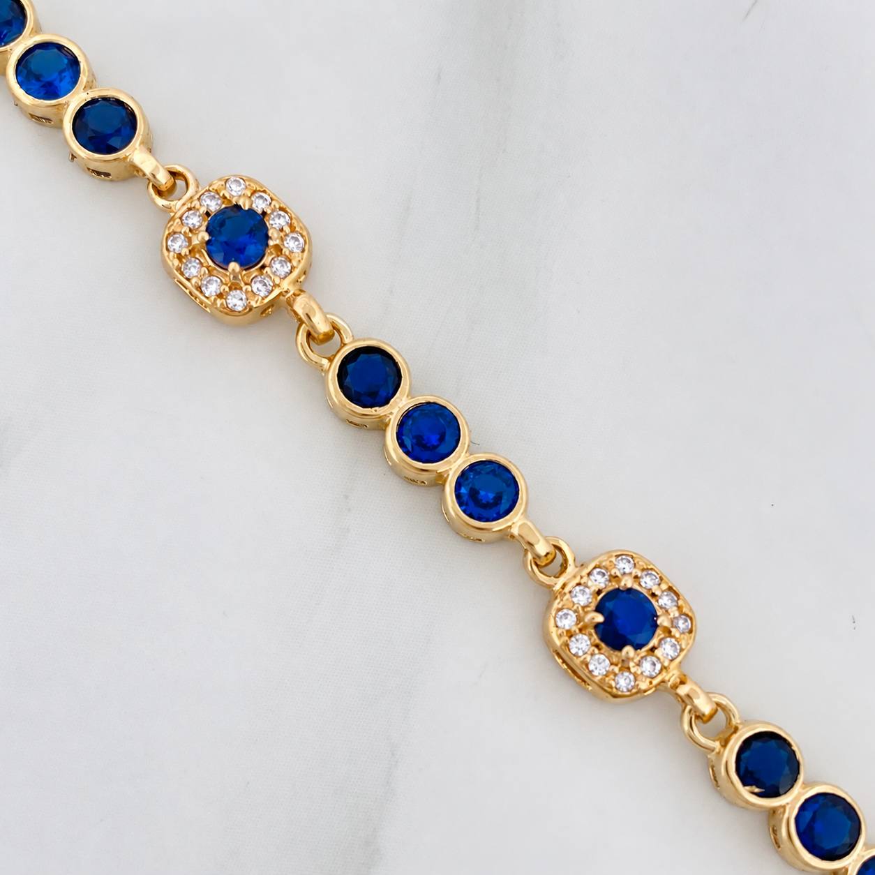Tennis Bracelet Halo 8.9g / 6 3/4 in / 3.8mm Yellow Gold 18K