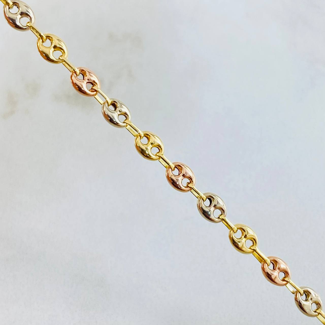 GC Chain 4.6gr / 15 3/4 in / Three 18K Golds