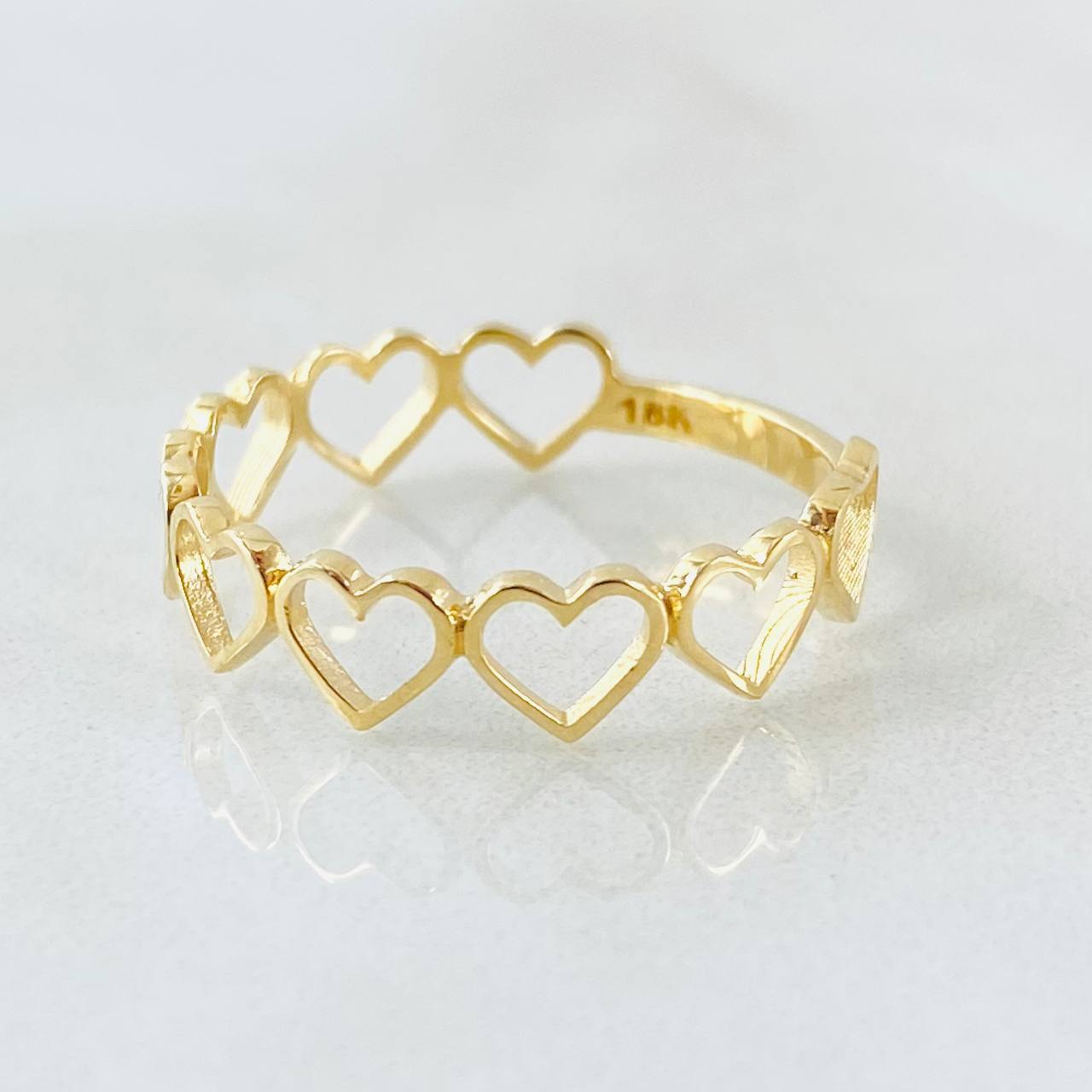Anillo Corazones 1.4gr / 8 1/4 / Oro Amarillo 18K