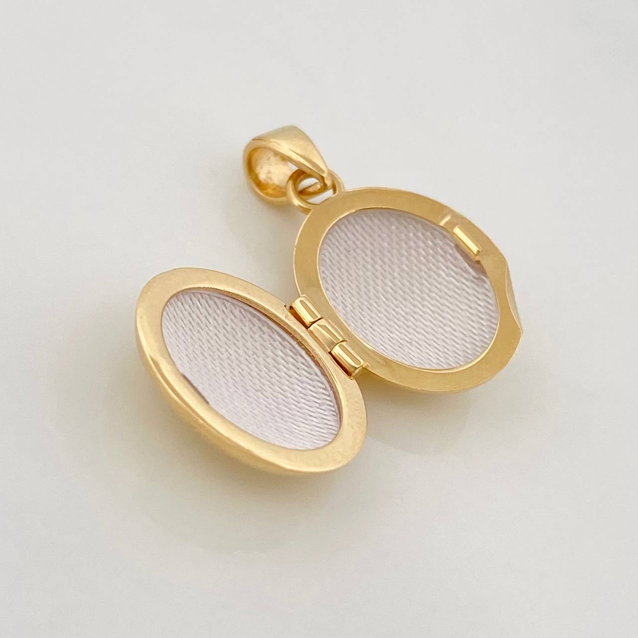 Dije Relicario Ovalo 2.15g / 3/4 in Oro Amarillo 18K
