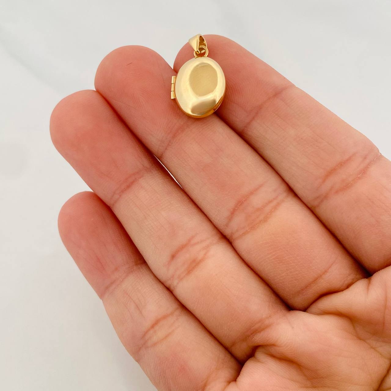 Dije Relicario Ovalo 2.15g / 3/4 in Oro Amarillo 18K