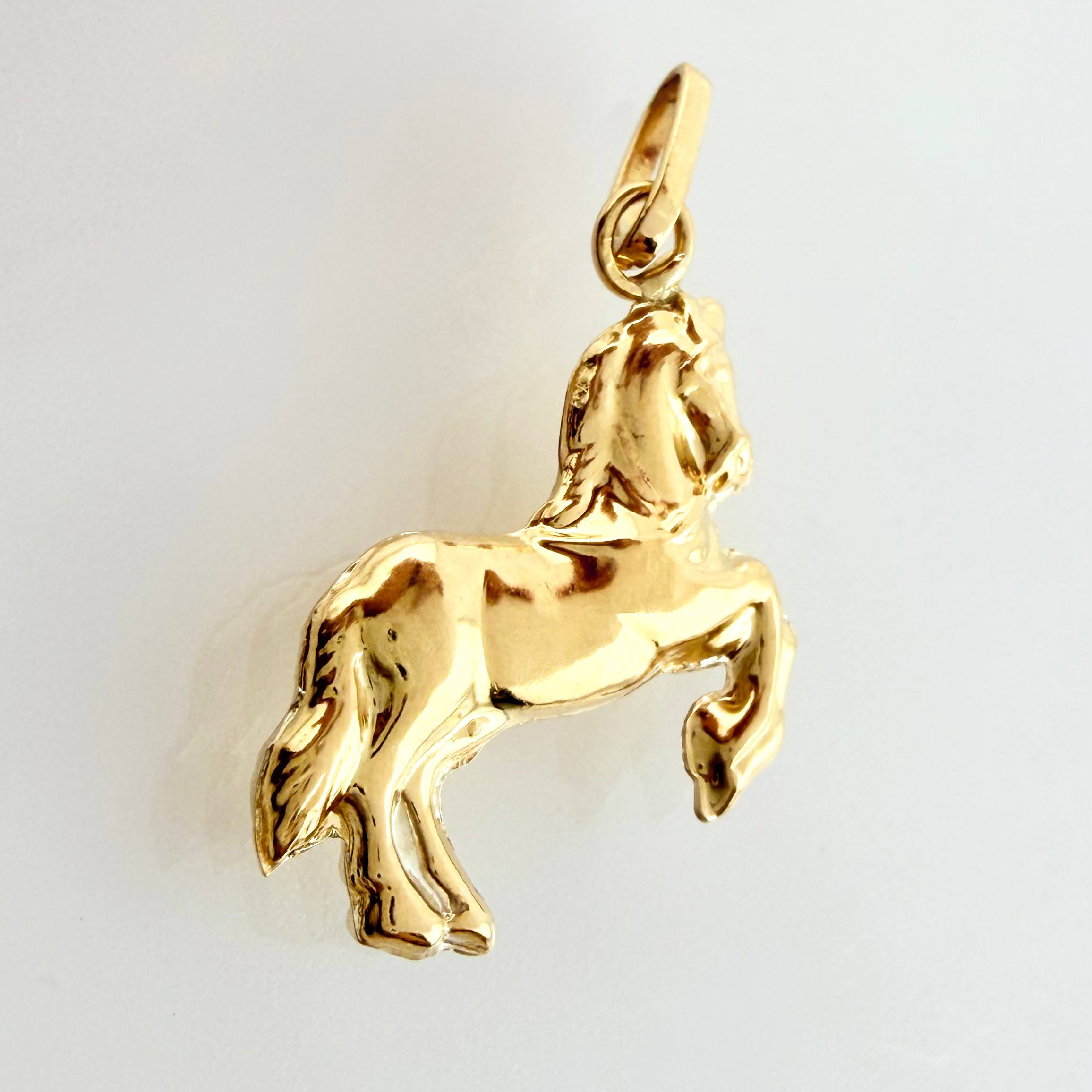 Dije Caballo 0.85gr / 3/4 in / Oro Amarillo 18K