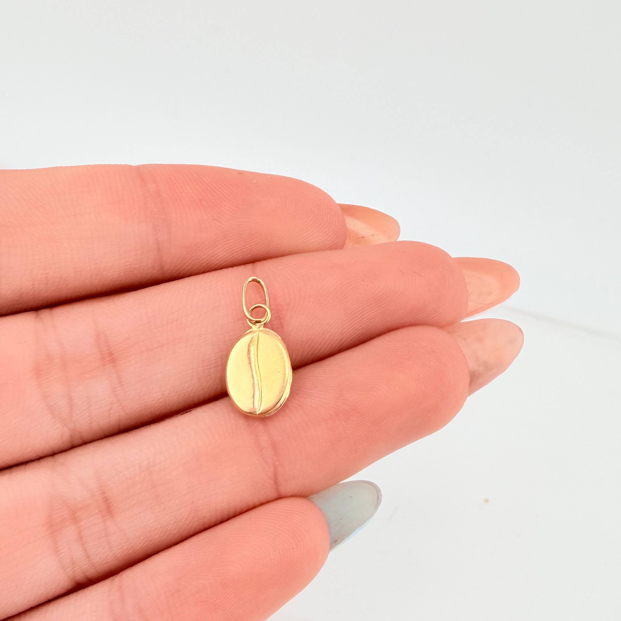 Dije Grano De Cafe 0.3gr / 1/2 in / Oro Amarillo 18K