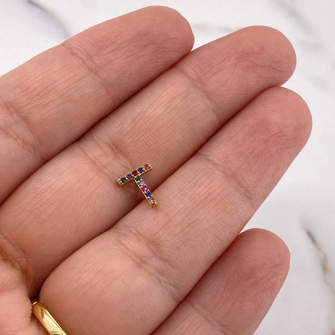 Dije Letra T 0.25gr / 0.8cm / Circones Colores Oro Amarillo 18K #