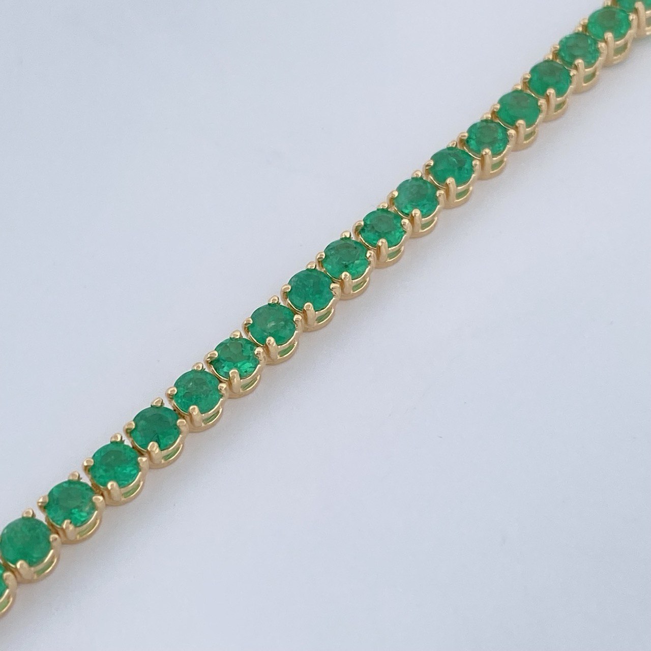Tennis Bracelet Emeralds 7.9gr / 7 1/4 in / 18K Gold