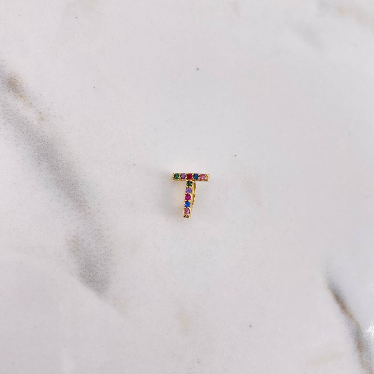 Dije Letra T 0.25gr / 0.8cm / Circones Colores Oro Amarillo 18K #