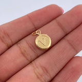 Dije Letra V 0.5gr / 1.5cm / Medalla Oro Amarillo 18K &
