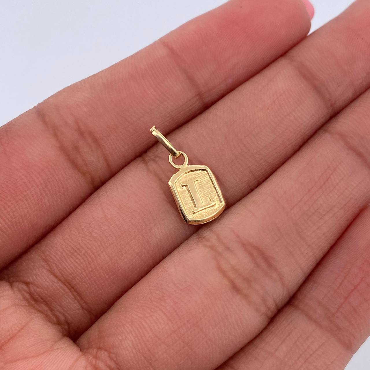 Dije Letra L 0.35gr / 1.5cm / Liso Oro Amarillo 18K &