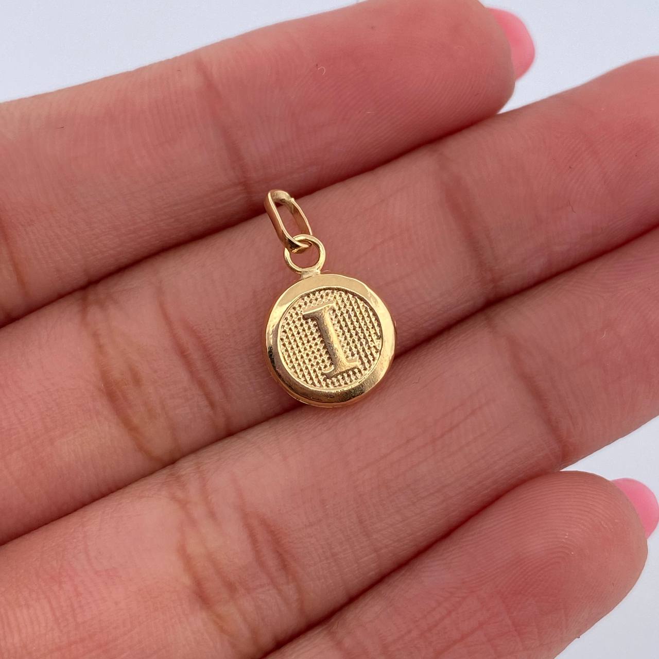 Pendant Letter I 0.5gr / 1.5cm / 18K Yellow Gold Medal &