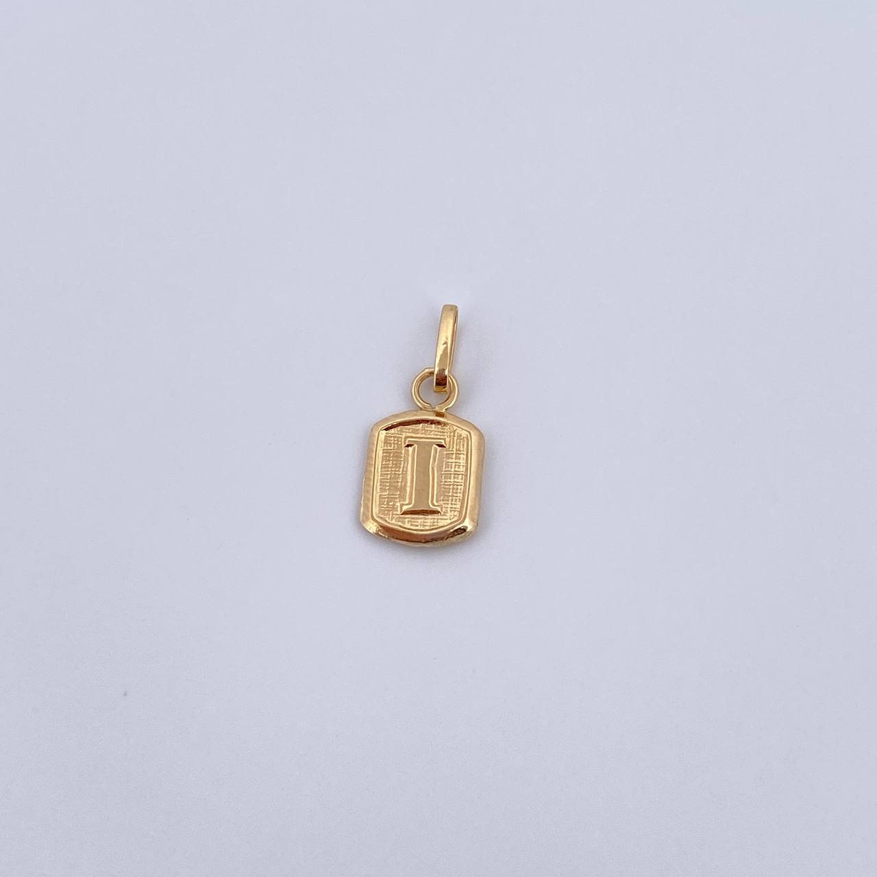 Pendant Letter I 0.35gr / 1.5cm / Smooth 18K Yellow Gold &