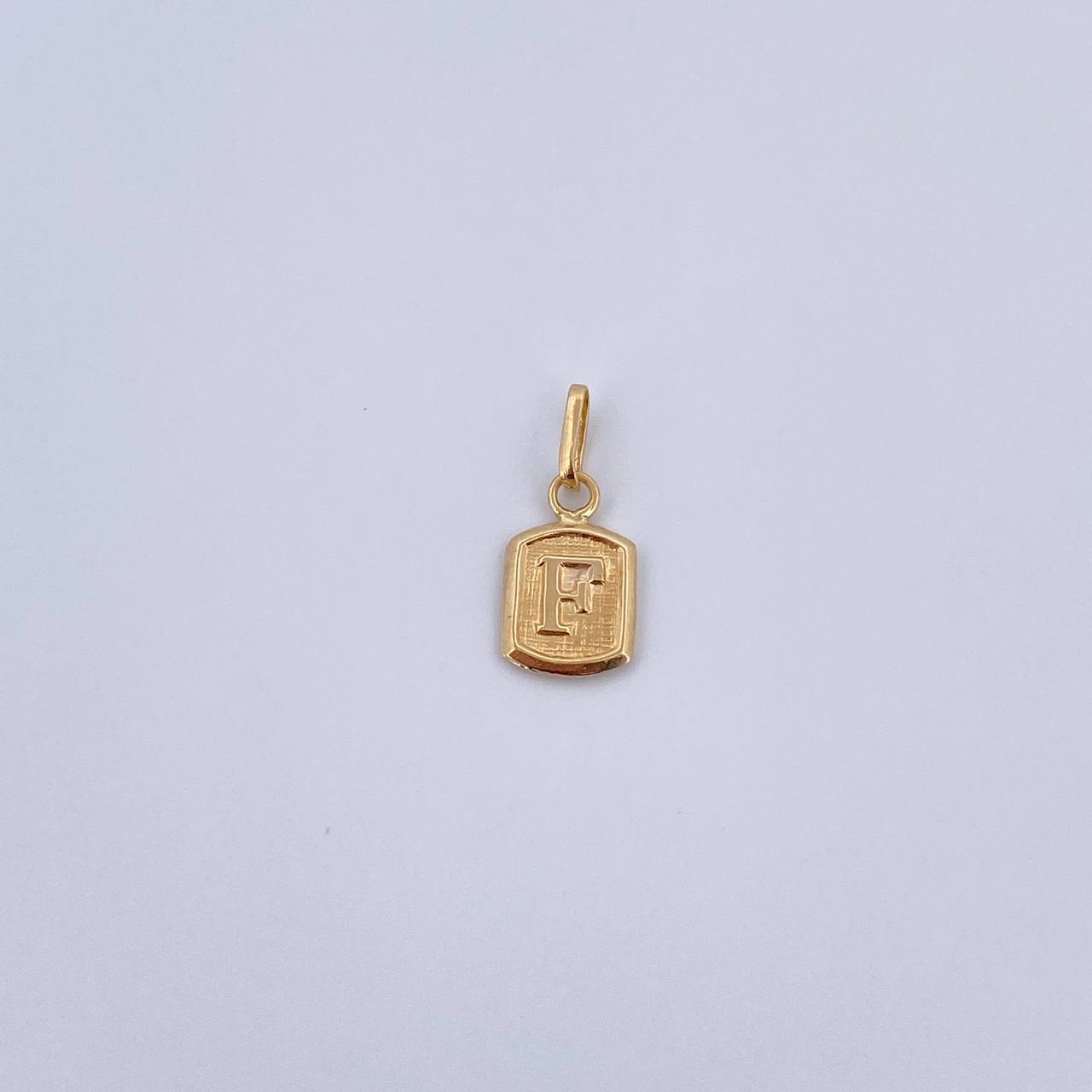 Dije Letra F 0.3gr / 1.5cm / Liso Oro Amarillo 18K &
