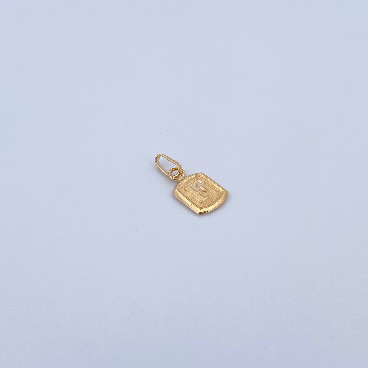 Dije Letra F 0.3gr / 1.5cm / Liso Oro Amarillo 18K &