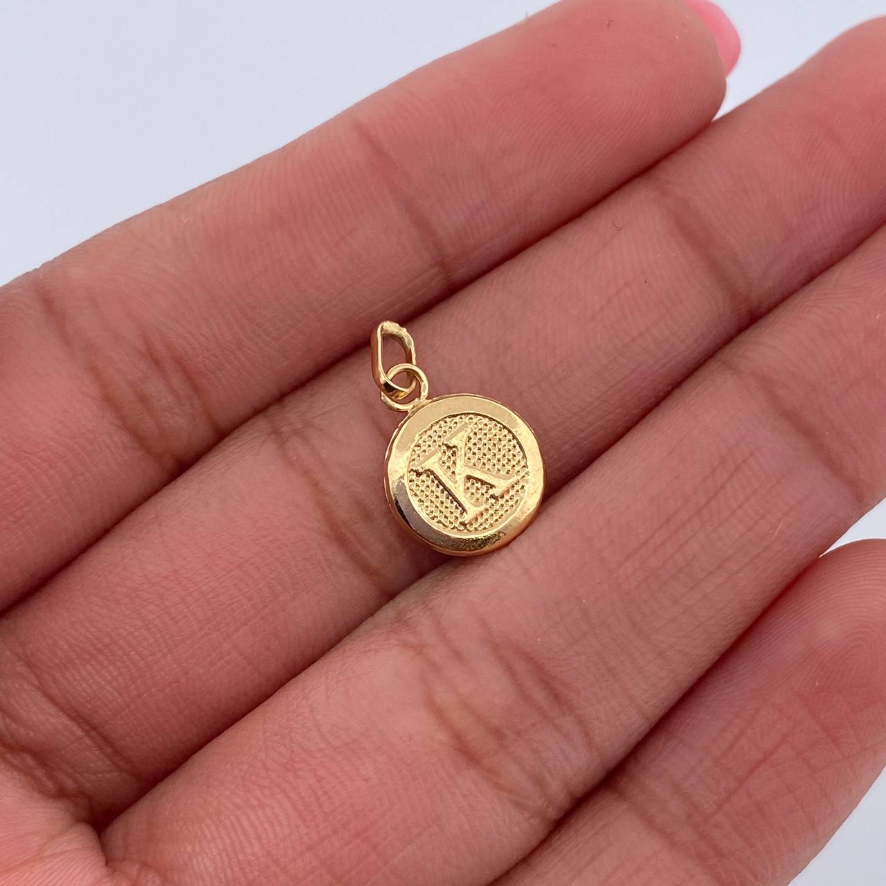 Dije Letra K 0.45gr / 1.5cm / Medalla Oro Amarillo 18K &