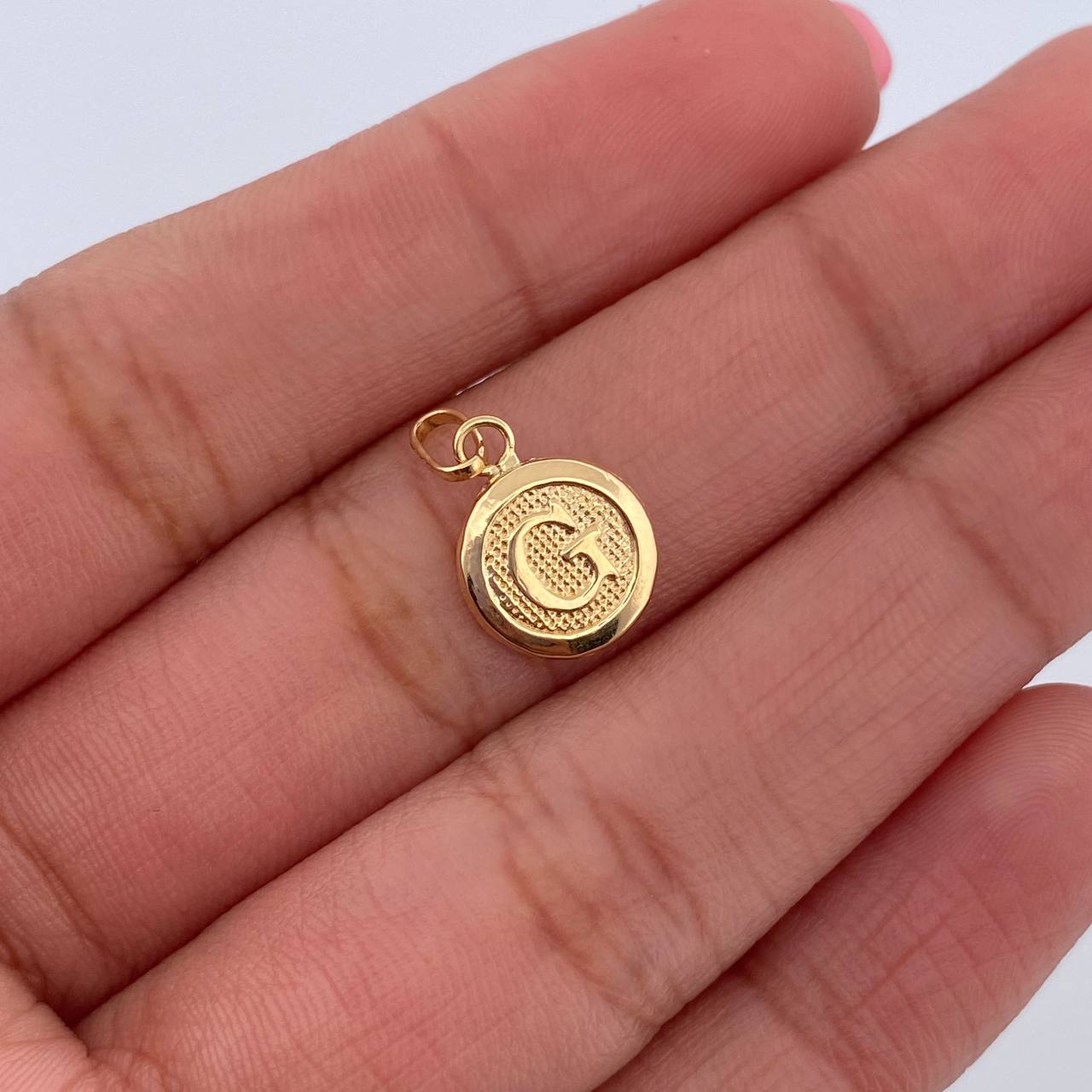 Pendant Letter G 0.4gr / 1.5cm / 18K Yellow Gold Medal &