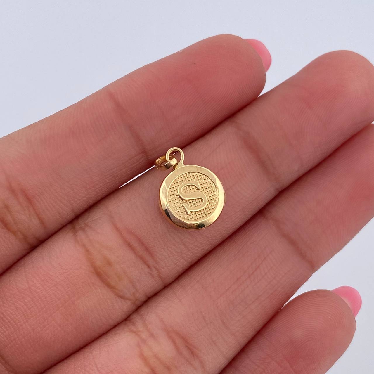 Pendant Letter S 0.5gr / 1.5cm / 18K Yellow Gold Medal &
