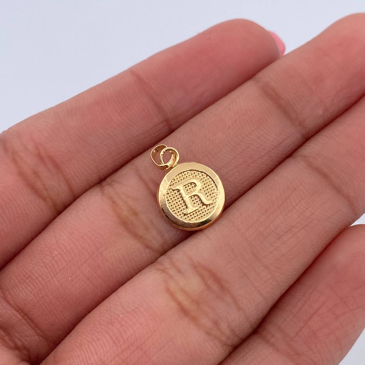 Pendant Letter R 0.45gr / 1.5cm / 18K Yellow Gold Medal &