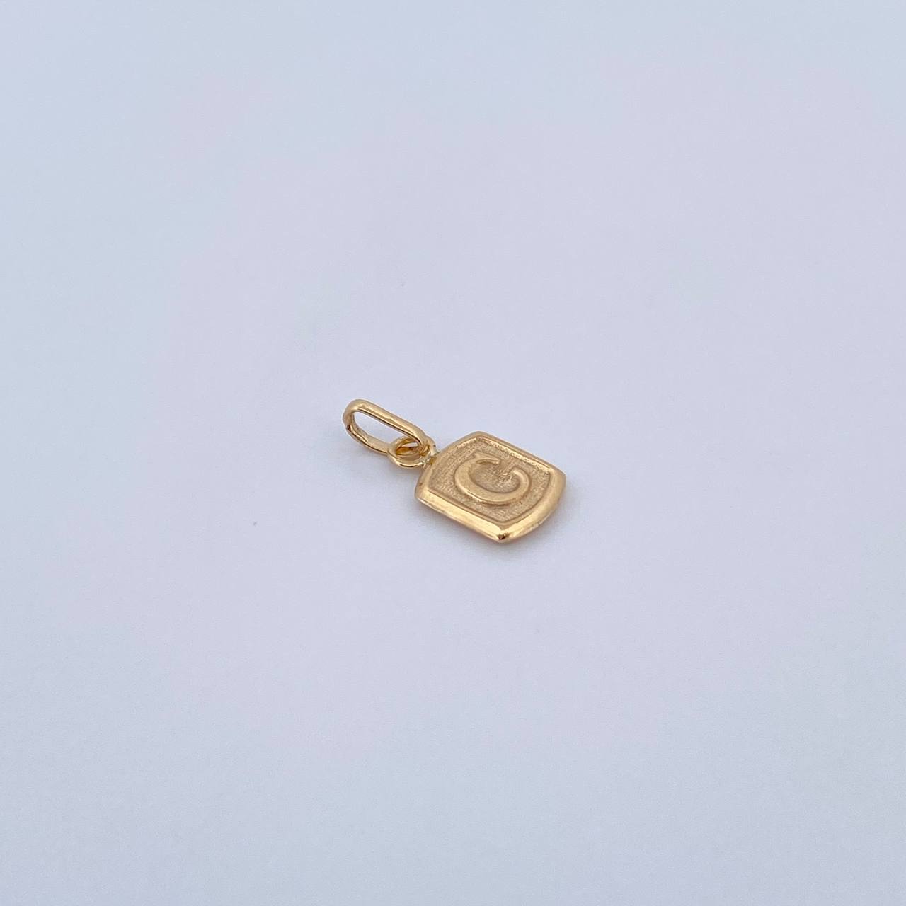 Pendant Letter C 0.4gr / 1.5cm / Smooth 18K Yellow Gold &