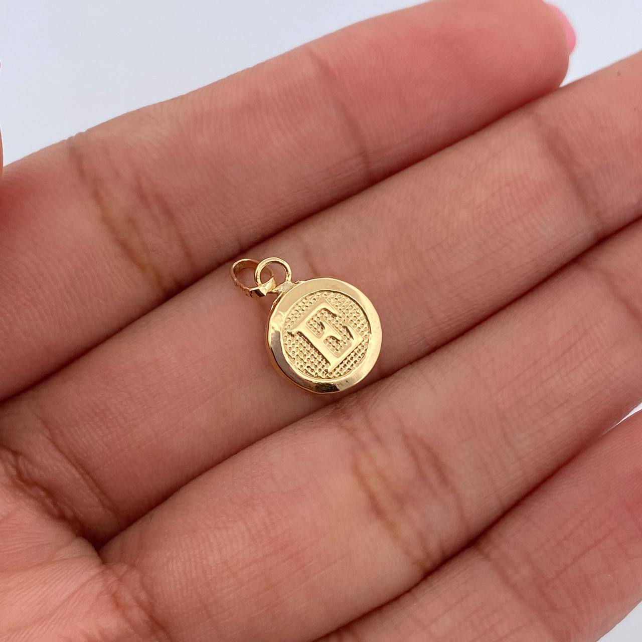 Pendant Letter E 0.45gr / 1.5cm / 18K Yellow Gold Medal &