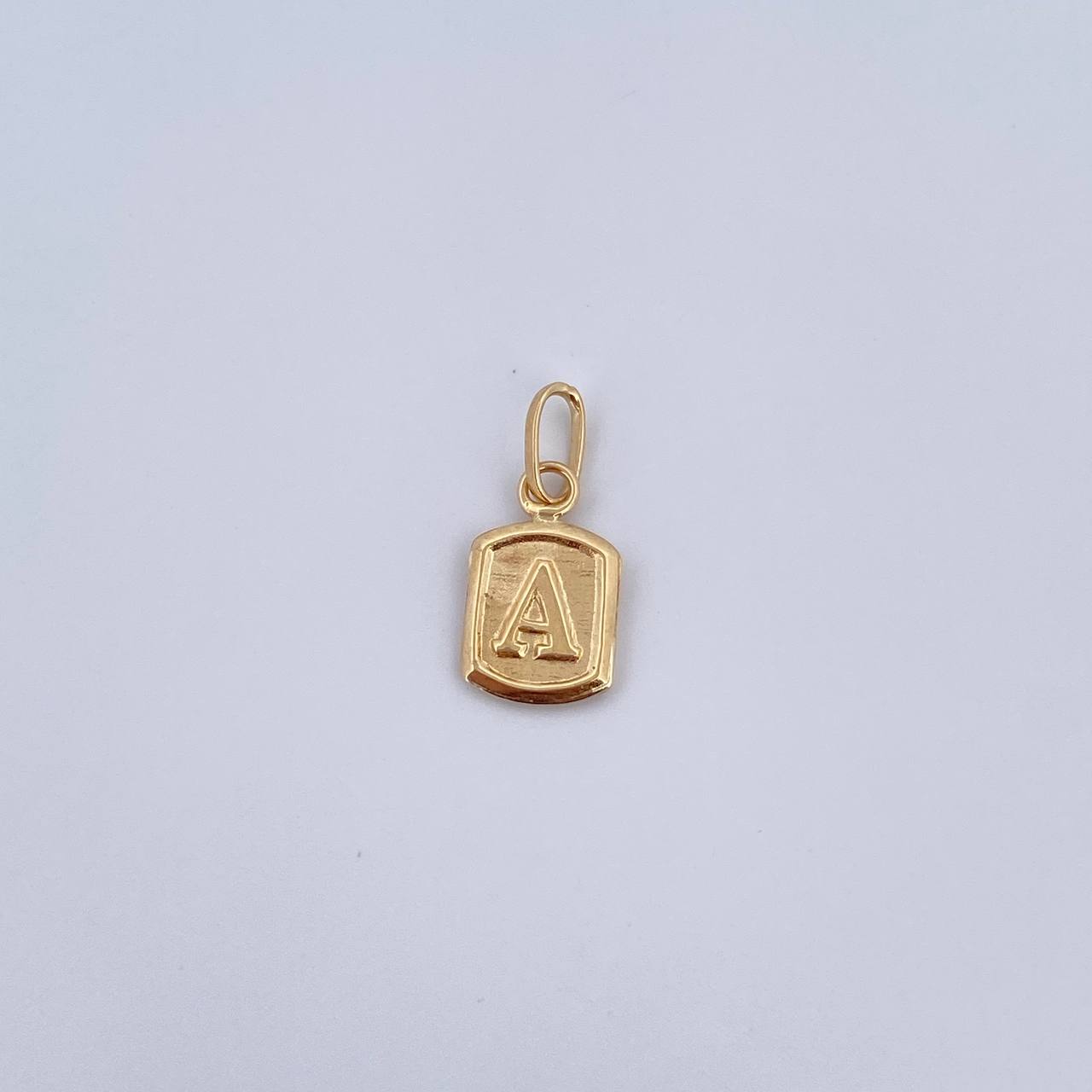 Dije Letra A 0.35gr / 1.5cm / Liso Oro Amarillo 18K &