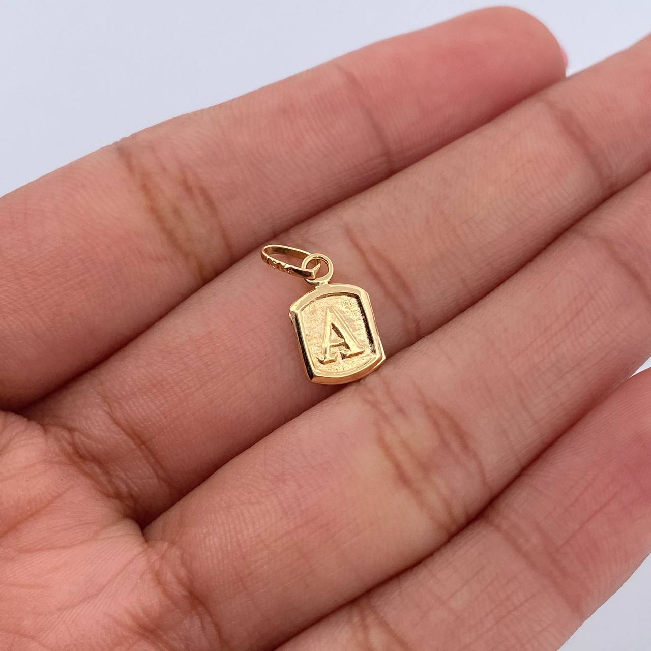 Pendant Letter A 0.3gr / 1.5cm / Smooth 18K Yellow Gold &