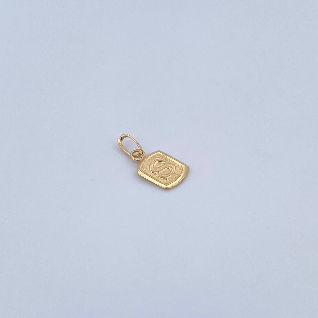 Dije Letra S 0.3gr / 1.5cm / Liso Oro Amarillo 18K &