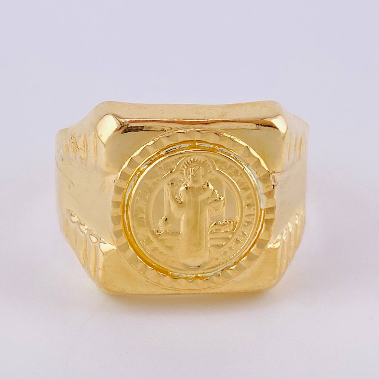 Anillo San Benito Escudo Sagrado 3.7 g / T11 Oro Amarillo 18K