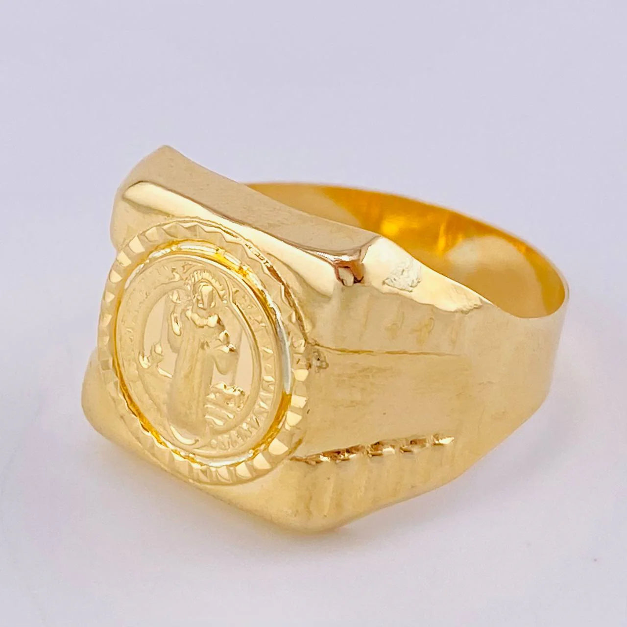 Anillo San Benito Escudo Sagrado 3.4 g / T9 1/2 Oro Amarillo 18K