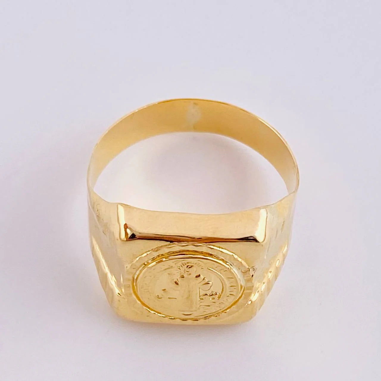 Anillo San Benito Escudo Sagrado 3.4 g / T9 1/2 Oro Amarillo 18K