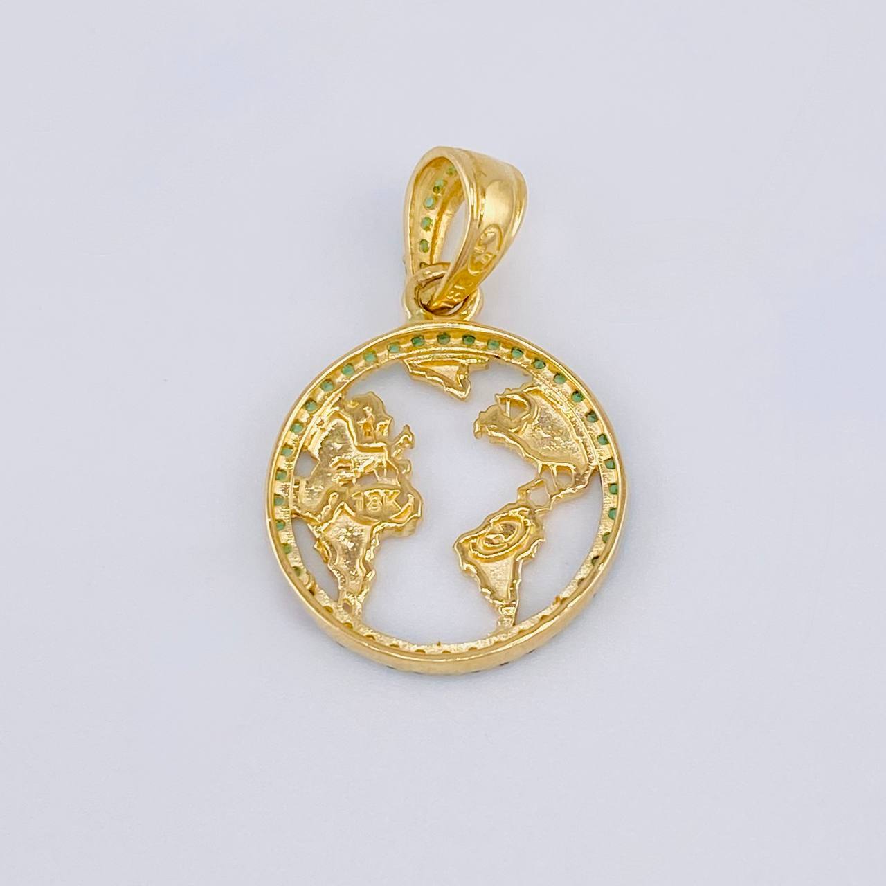 Dije Silueta Tierra 2 g / 1 in Oro Amarillo 18K