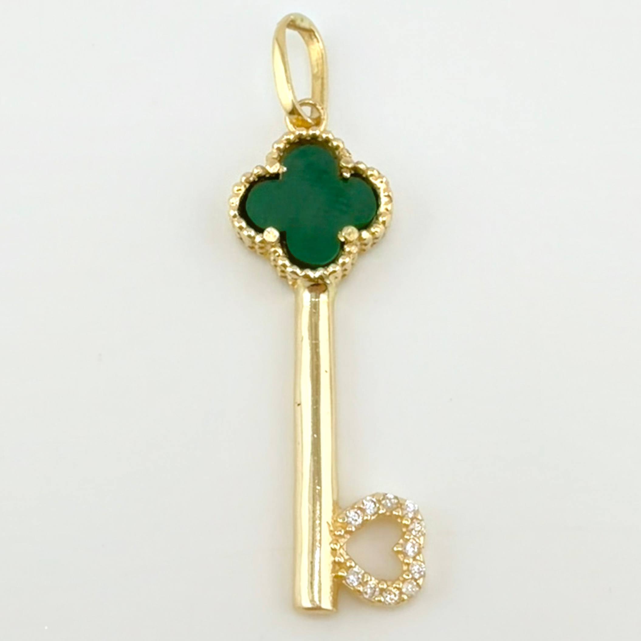 Dije Llave Trebol 2.55gr / 1 1/2 in / Oro Amarillo 18K ©