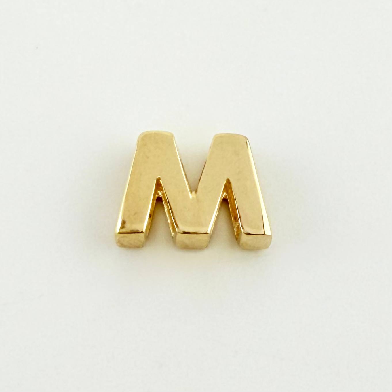 Herraje Letra M 0.5 g / 1/4 in Oro Amarillo 18K