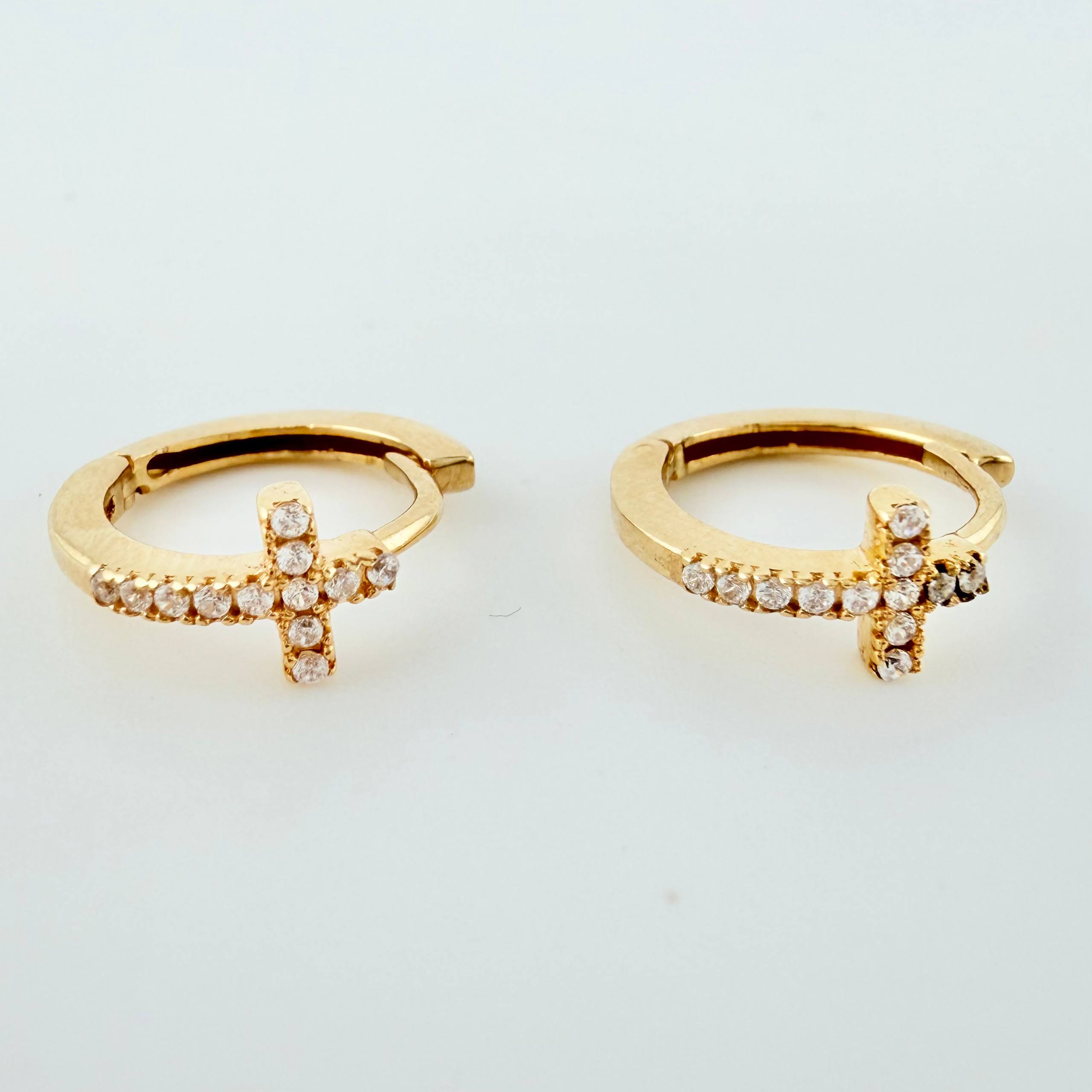 Candongas Cruz 1.95gr / 1/2 in / Oro Amarillo 18K