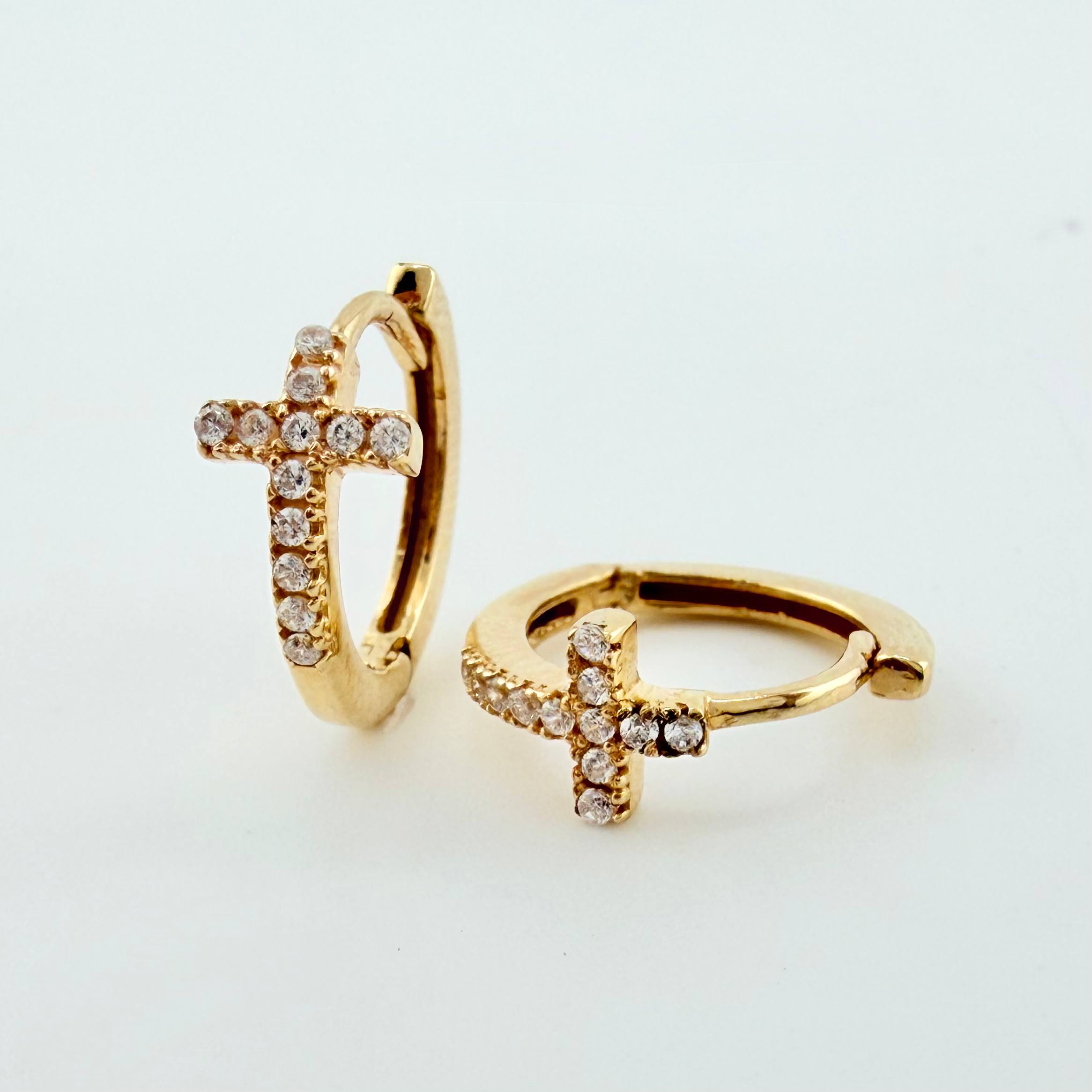 Candongas Cruz 1.95gr / 1/2 in / Oro Amarillo 18K