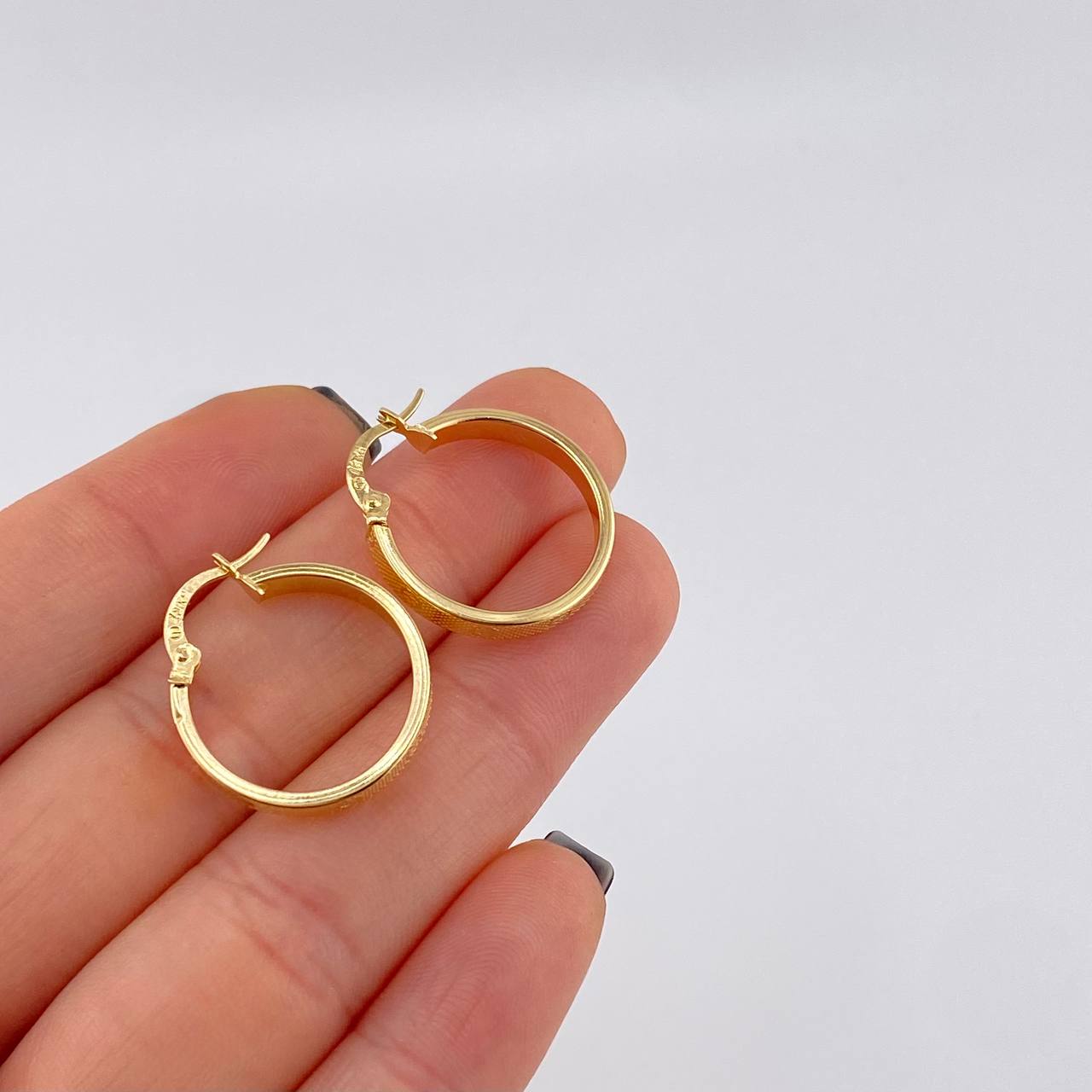 Candongas Trival Texturizado 1.8 g / 3/4 in Oro Amarillo 18K