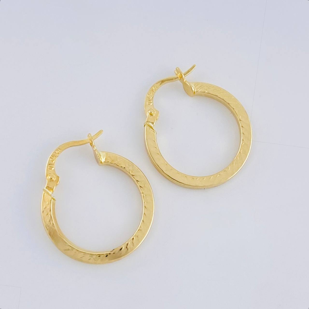 Candongas Trival 1.55 g / 3/4 in Oro Amarillo 18K