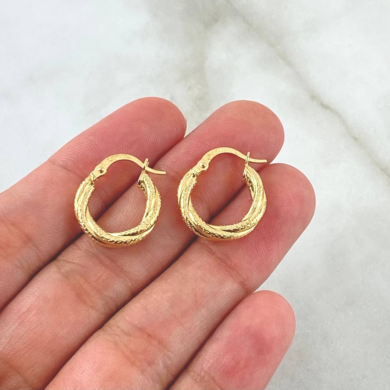 Candongas Carly 1.75gr / 1.7cm / Punteadas Oro Amarillo 18K